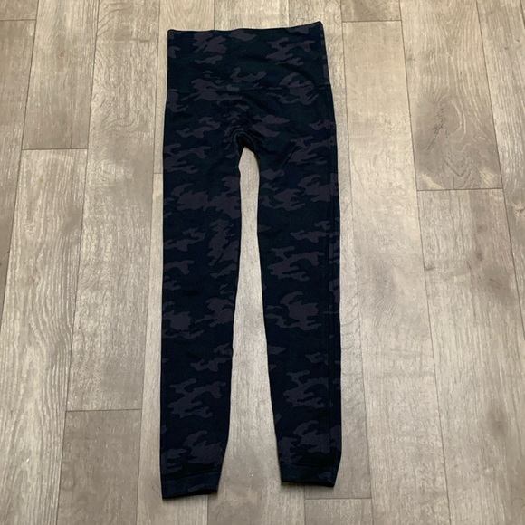 Womens SPANX Camo‎ Seamless Yoga Performance Active Gym Training Leggings - Picture 1 of 5